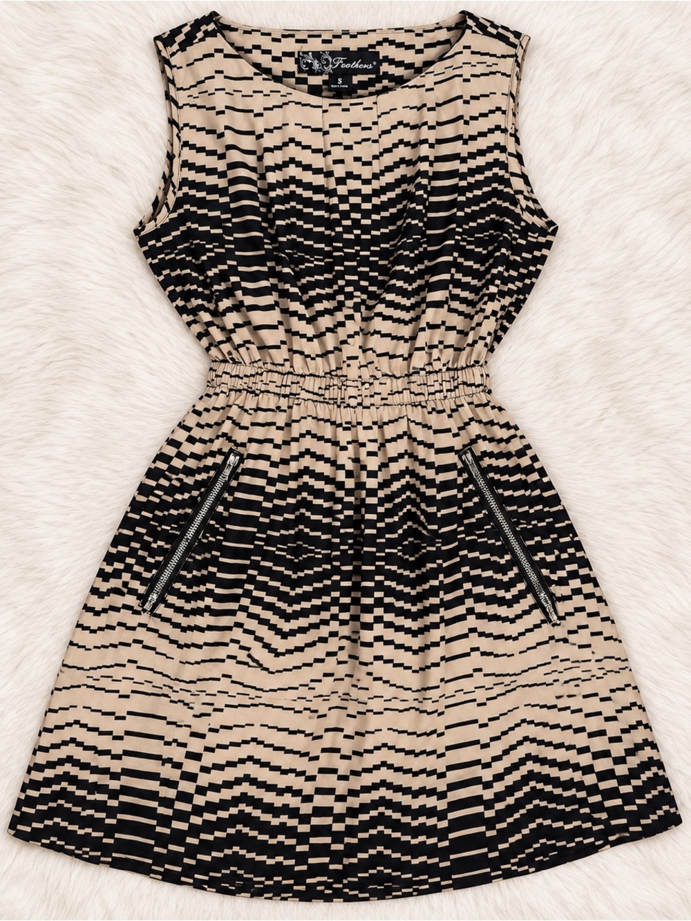 Feathers Beige Black Geometric Print Dress Size Small Elastic Waist Zip Pockets